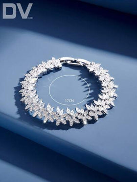 DV JEWELRY قطعة واحدة سوار نسائي فاخر مطلي بالذهب الأبيض مرصع بالزركونيا المكعبة، هدية مجوهرات للمناسبات، الزفاف، الحفلات، والذكرى السنويةرمضان