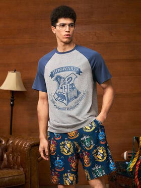 HARRY POTTER X SHEIN مجموعة بيجامة رجالية صيفية مكونة من قميص بأكمام راجلان علامات حيوان وحروف ملونة والبنطلون القصير 2 قطعة
