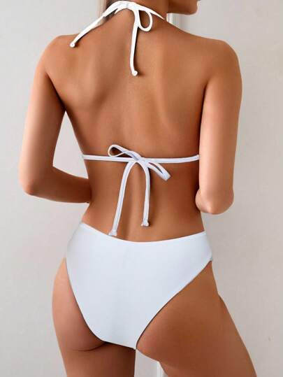 Swim Basics طقم ملابس سباحة للنساء، ملابس علوية مثلثة ذات لون أساسي صلب مع رقبة هالتر، وشورت سباحة مربوط من الجانبين، مناسب للشاطئ والمسبح، طقم بكيني أبيض للصيف