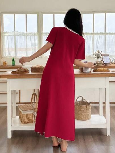 SHEIN فستان نوم قصير الأكمام للنساء مع تطريز دانتيل، تصميم ياقة مربعة وتفاصيل أزرار، زخرفة زهرية مطرزة، فستان استرخاء أحمر، فستان نوم أحمر، فستان منزلي أحمر للنوم، ملابس نوم عيد الميلاد