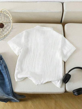 SHEIN Genkimix Kids قميص أطفال رجالي أحادي اللون قصير الأكمام عادي