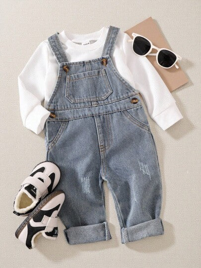 SHEIN Playful Pals طقم طفلي مشترك من 2 قطعة: بنطال جينز بجيوب وقميص كم طويل أبيض، ملابس كاجوال مناسبة للربيع والخريف والعب الخارجي والاستخدام اليومي