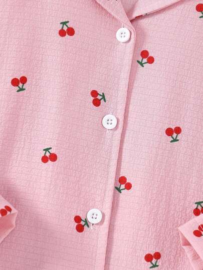 SHEIN بنات طقم برّي 2 قطع بنمط الكرز، بقماش فقاعي متجعد مريح، سترة وبنطال رخوة بياقة مفتوحة وأكمام طويلة، بيجامات ملابس منزلية