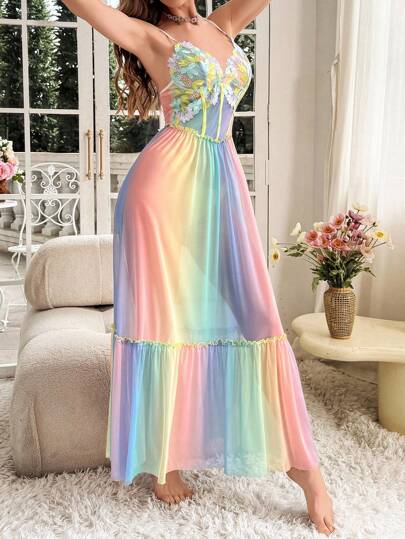 SHEIN قميص نوم طويل من الشبك مزين بالنقشة المطرزة وتصميم عظمة السمك للوسط بطبعة أومبر متدرجة الألوان