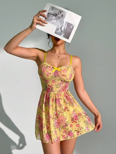 SHEIN فستان نوم برباط مع طباعة زهور للسيدات