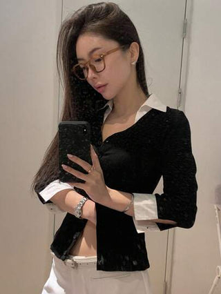 DAZY قميص تيشرت طويل الأكمام ضيق ذو لونين، أزرار أمامية للسيدات عصري