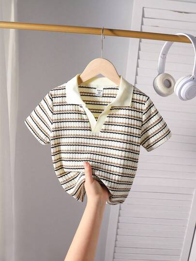 SHEIN Genkimix Kids قميص بولو ذو رقبة مخطط بنمط البلوزة الجامعية للفتيان، مناسب للفتية في عمر 4-7 سنوات للارتداء في الربيع والصيف، مناسب للارتداء في الخارج والمدرسة والمنزل، قطعة واحدة