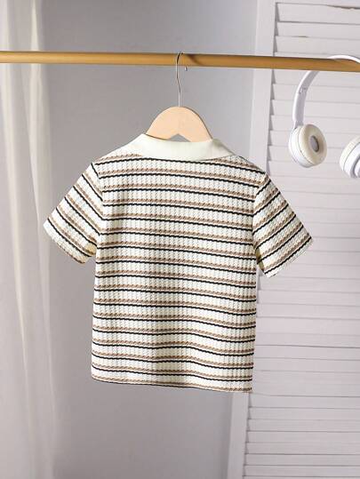 SHEIN Genkimix Kids قميص بولو ذو رقبة مخطط بنمط البلوزة الجامعية للفتيان، مناسب للفتية في عمر 4-7 سنوات للارتداء في الربيع والصيف، مناسب للارتداء في الخارج والمدرسة والمنزل، قطعة واحدة