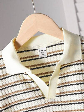 SHEIN Genkimix Kids قميص بولو ذو رقبة مخطط بنمط البلوزة الجامعية للفتيان، مناسب للفتية في عمر 4-7 سنوات للارتداء في الربيع والصيف، مناسب للارتداء في الخارج والمدرسة والمنزل، قطعة واحدة