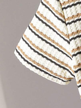 SHEIN Genkimix Kids قميص بولو ذو رقبة مخطط بنمط البلوزة الجامعية للفتيان، مناسب للفتية في عمر 4-7 سنوات للارتداء في الربيع والصيف، مناسب للارتداء في الخارج والمدرسة والمنزل، قطعة واحدة