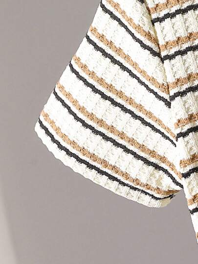 SHEIN Genkimix Kids قميص بولو ذو رقبة مخطط بنمط البلوزة الجامعية للفتيان، مناسب للفتية في عمر 4-7 سنوات للارتداء في الربيع والصيف، مناسب للارتداء في الخارج والمدرسة والمنزل، قطعة واحدة