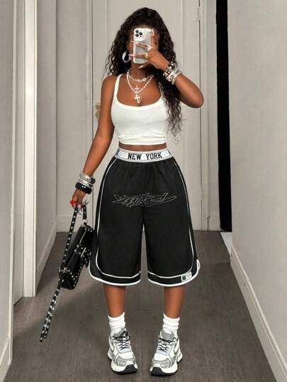SHEIN PETITE شورتات رياضية كاجوال للنساء بألواح تباين ملونة، تصميم مدينة نيويورك