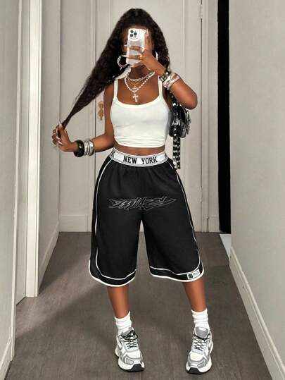 SHEIN PETITE شورتات رياضية كاجوال للنساء بألواح تباين ملونة، تصميم مدينة نيويورك