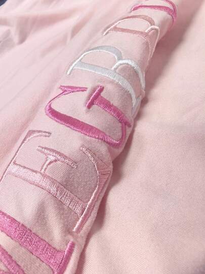 SHEIN تي شيرت كاجوال مطرز بالحروف ذو رقبة دائرية وأكمام قصيرة مناسب للنساء في الصيف