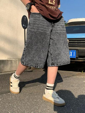 SHEIN شورت جينز مريح وفضفاض للأولاد بتصميم كاجوال بسيط بلون أزرق فاتح، ملابس صيفية وربيعية للأطفال والشباب، ملابس شارع للأولاد