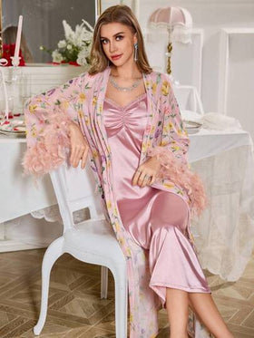 Slumberist مجموعة رداء طويل مطبوع بالأزهار وقميص كامي من الشارميوز، مجموعة ثوب نوم وردة، مجموعة ملابس نوم من الساتان، 2 قطعة، ديكور ريشي فاخر لموسم الزفاف