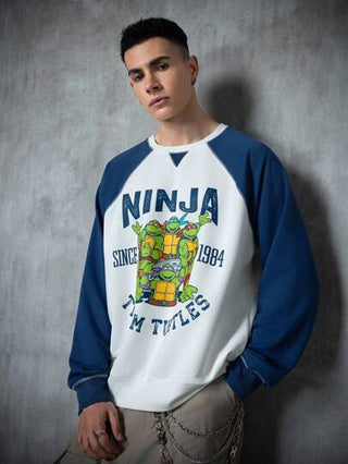 TEENAGE MUTANT NINJA TURTLES X SHEIN بلوزة رياضية رجالي برقبة مستديرة بطبعات حرفية وكرتونية ملونة بالقطع، كم طويل
