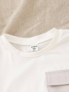 SHEIN Streecool Kids مجموعتان من قميص كاجوال بأكمام قصيرة وسروال صغير الحجم للأولاد ذو لونين متباينين وجيوب حمولة