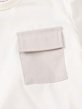 SHEIN Streecool Kids مجموعتان من قميص كاجوال بأكمام قصيرة وسروال صغير الحجم للأولاد ذو لونين متباينين وجيوب حمولة