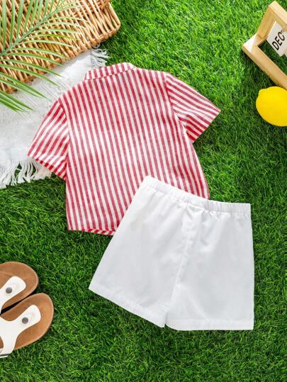 SHEIN طقم شورت قصير مخطط مخطط وشورت أبيض للأطفال الصغار 2 قطعة، مريح وملائم للاستخدام الداخلي والخارجي واليومي والرياضة واللعب والحفلات والتصوير الفوتوغرافي والعطلات، مناسب للربيع/الصيف
