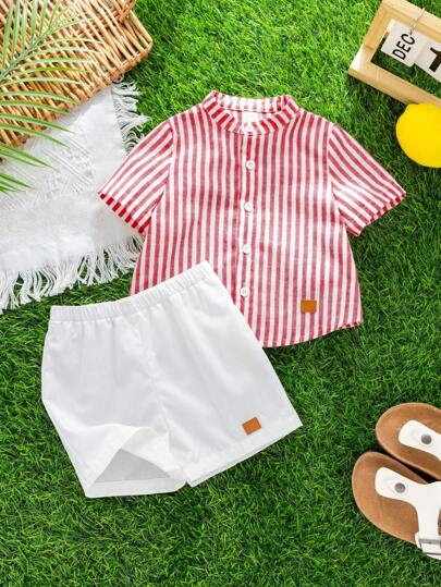 SHEIN طقم شورت قصير مخطط مخطط وشورت أبيض للأطفال الصغار 2 قطعة، مريح وملائم للاستخدام الداخلي والخارجي واليومي والرياضة واللعب والحفلات والتصوير الفوتوغرافي والعطلات، مناسب للربيع/الصيف