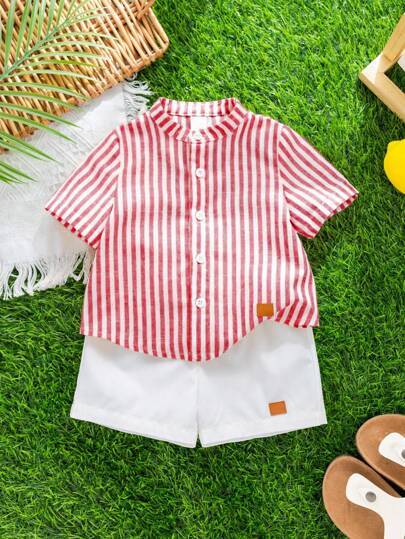 SHEIN طقم شورت قصير مخطط مخطط وشورت أبيض للأطفال الصغار 2 قطعة، مريح وملائم للاستخدام الداخلي والخارجي واليومي والرياضة واللعب والحفلات والتصوير الفوتوغرافي والعطلات، مناسب للربيع/الصيف