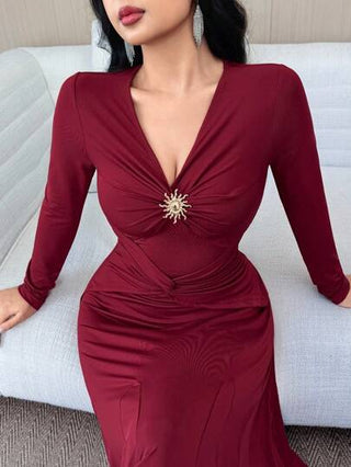 Modelyn فستان سهرة أنيق وراحة مطرز بتجعيد و عقدة معدنية لشد الخصر مع أكمام طويلة