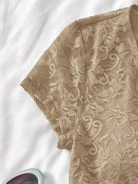SHEIN ملابس علوية من التول الرقيق بأكمام قصيرة مزين بالدانتيل بأسلوب أكاديمي أنيق، باللون المشمشي الحلو الظريف