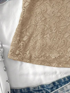 SHEIN ملابس علوية من التول الرقيق بأكمام قصيرة مزين بالدانتيل بأسلوب أكاديمي أنيق، باللون المشمشي الحلو الظريف