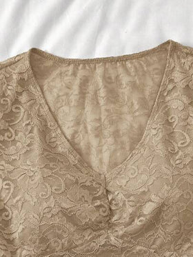 SHEIN ملابس علوية من التول الرقيق بأكمام قصيرة مزين بالدانتيل بأسلوب أكاديمي أنيق، باللون المشمشي الحلو الظريف