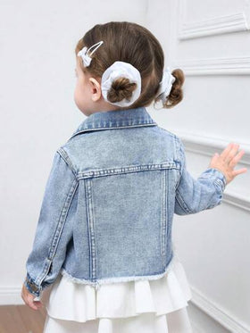 SHEIN معطف قصير كاجوال وراحة للاطفال لموسم الخريف بأكمام طويلة، مزين بجيب بشكل قلب على دنيم جينز، لفتاة صغيرة