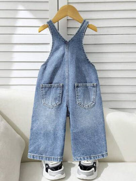 SHEIN رومبير قصيرة للأطفال الرضع الصبيان في الخريف والشتاء بطراز الشارع، مريحة وناعمة، جينز واسع مخرب برقع حرفي وجيب على الوبر بقصة فضفاضة، ملابس عودة المدارس الجديدة، رومبير الشارع الرياضية للأطفال الرضع