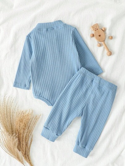 SHEIN Vintaside Kids مجموعة بدلة للأطفال حديثي الولادة من قطعتين، بلوزة كاجوال بياقة عالية وأكمام طويلة وبنطلون بسحاب، مناسبة للربيع والخريف، للارتداء اليومي، للخارج والداخل، متعددة المواسم، مقاس من شهر إلى سنتين، مجموعة بدلة أطفال حديثي الولادة من قطعتين