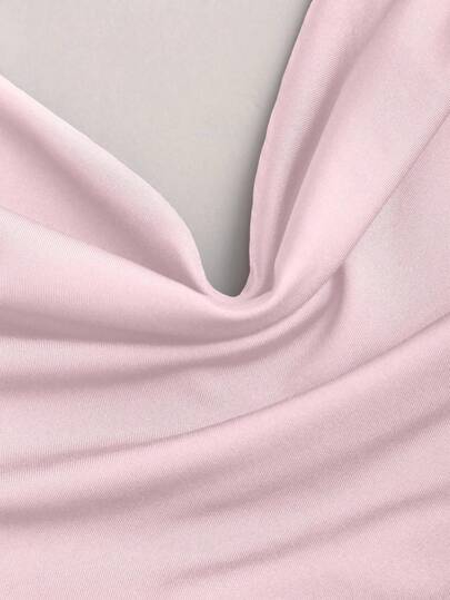 Sweetra نسائي أنيق بلا أكتاف مع زخرفة معدنية وفتحة رقبة، متناسق الشكل، ملائم للارتداء اليومي والتنقل وفصل الصيف