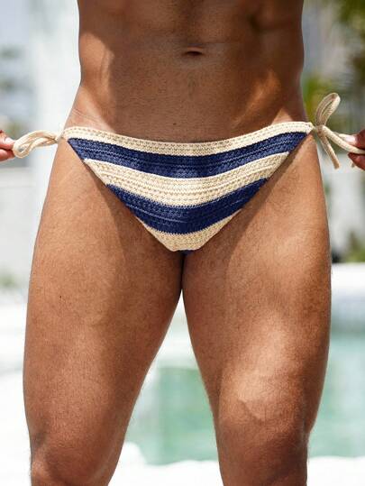 Manfinity Swimmode شورتات سباحة قصيرة للرجال بطباعة شريطية ملونة بلوك كولور بشكل مثلث للأعياد والإجازات