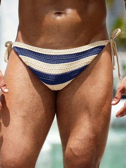 Manfinity Swimmode شورتات سباحة قصيرة للرجال بطباعة شريطية ملونة بلوك كولور بشكل مثلث للأعياد والإجازات