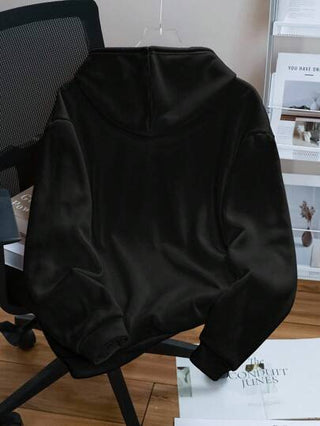 Manfinity Homme معطف كنزة رياضية سوداء ذات سوستة ورسم ظل رأس وأيل والشعار المحظوظ، بأسلوب رياضي كاجوال، للارتداء اليومي، مناسبة لفصل الربيع المبكر وخريف/شتاء