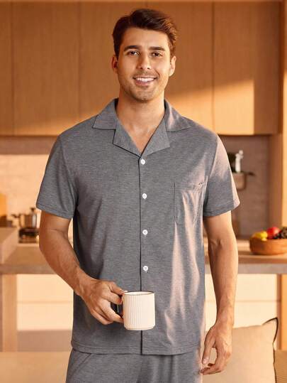 Manfinity Underwear&Sleepwear Basics بيجامة رجالية مكونة من ملابس علوية أكمام قصيرة أزرار أمامية وبنطلون طويل ، ذو لون أحادي
