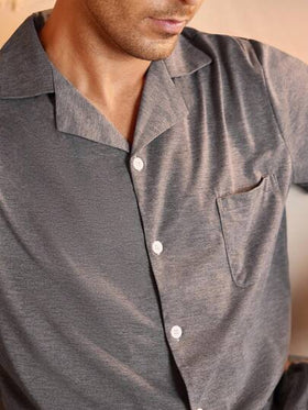 Manfinity Underwear&Sleepwear Basics بيجامة رجالية مكونة من ملابس علوية أكمام قصيرة أزرار أمامية وبنطلون طويل ، ذو لون أحادي