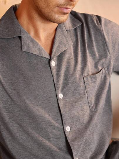 Manfinity Underwear&Sleepwear Basics بيجامة رجالية مكونة من ملابس علوية أكمام قصيرة أزرار أمامية وبنطلون طويل ، ذو لون أحادي