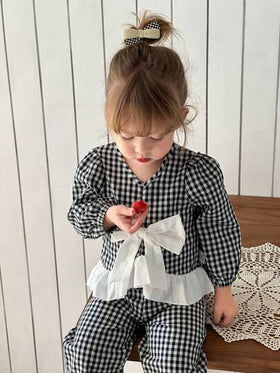SHEIN مجموعة 2 قطعة ملابس طفلة/طفلة حديثة الولادة من سن 0-3 سنوات قميص أسود وأبيض مربعات وفيونكة + بنطلون، مناسبة للخريف/الشتاء، المناسبات والارتداء اليومي