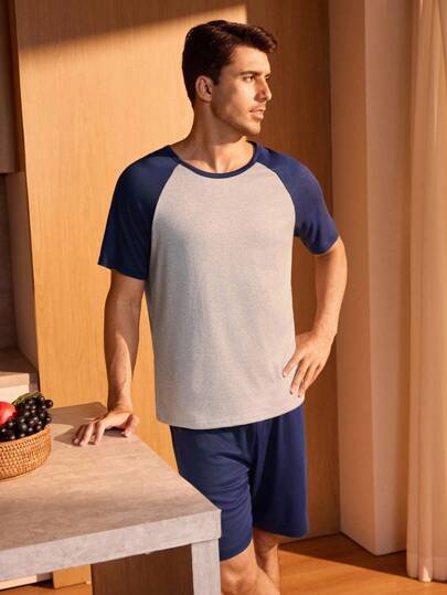 Manfinity Underwear&Sleepwear Basics بذلة نوم من ملابس علوية وشورت بأكمام راجلان وألوان متباينة للرجال في الصيف
