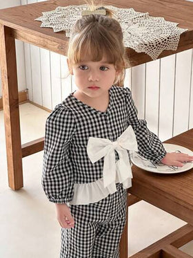 SHEIN مجموعة 2 قطعة ملابس طفلة/طفلة حديثة الولادة من سن 0-3 سنوات قميص أسود وأبيض مربعات وفيونكة + بنطلون، مناسبة للخريف/الشتاء، المناسبات والارتداء اليومي