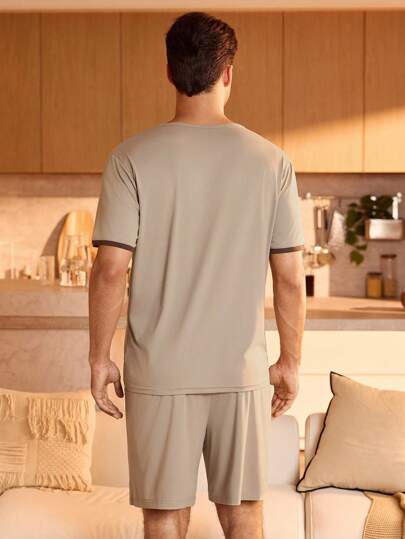 Manfinity Underwear&Sleepwear Basics طقم بجامة للرجال من ملابس علوية كم قصير بياقة مستديرة وشورت