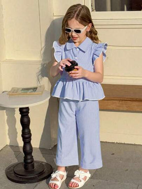 Elladie kids طقم بلوزة وشورت صيفية للبنات الصغار، بلوزة ذات أكمام متدلية بفراشات رقبة مفتوحة مخطط باللون ازرق - إبيض، وشورت قصير أبيض بسيط ، مريح وعملي للارتداء اليومي