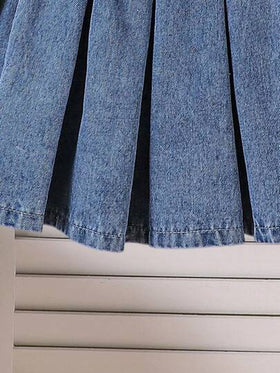 SHEIN طقم بناتي مكون من بلوزة كروشيه طويلة الأكمام بياقة مستديرة مع رقعة جينز وشعار الكرز، وتنورة جينز مطوية، طقم أزياء خريفي أنيق باللون الأزرق الفاتح لفتيات الأطفال