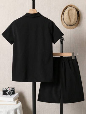 SHEIN طقم قميص وشورت أحادي اللون بأكمام قصيرة للأولاد المراهقين، طقم كاجوال 2 قطعة