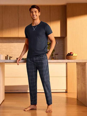 Manfinity Underwear&Sleepwear Basics بدلة رجالية منزلية بقميص كت وبنطلون مرقع طويل الرجل ذو لون سادة