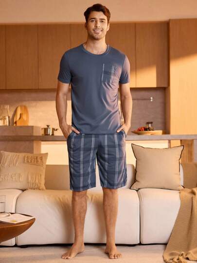 Manfinity Underwear&Sleepwear Basics مجموعة صيفية لرجال القميص بأكمام قصيرة وياقة دائرية مع ملابس علوية مطبوع بنقشة البارزة وسروال قصير مجهز بجيب