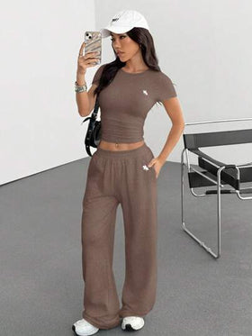 SHEIN EZwear 2 مجموعة/قطعة بدلة للنساء مرتدية عادية بطباعة شعار نايتلي، تتكون من بنطلون وتي شيرت بأكمام قصيرة ، ملابس منزلية